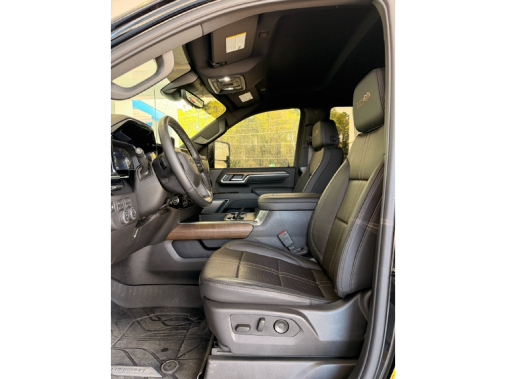 Used 2026 Chevrolet Silverado 2500 High Country w/ Midnight Edition AWD/4WD image 16
