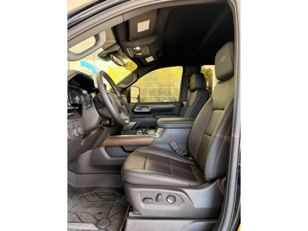 Used 2026 Chevrolet Silverado 2500 High Country w/ Midnight Edition image 16