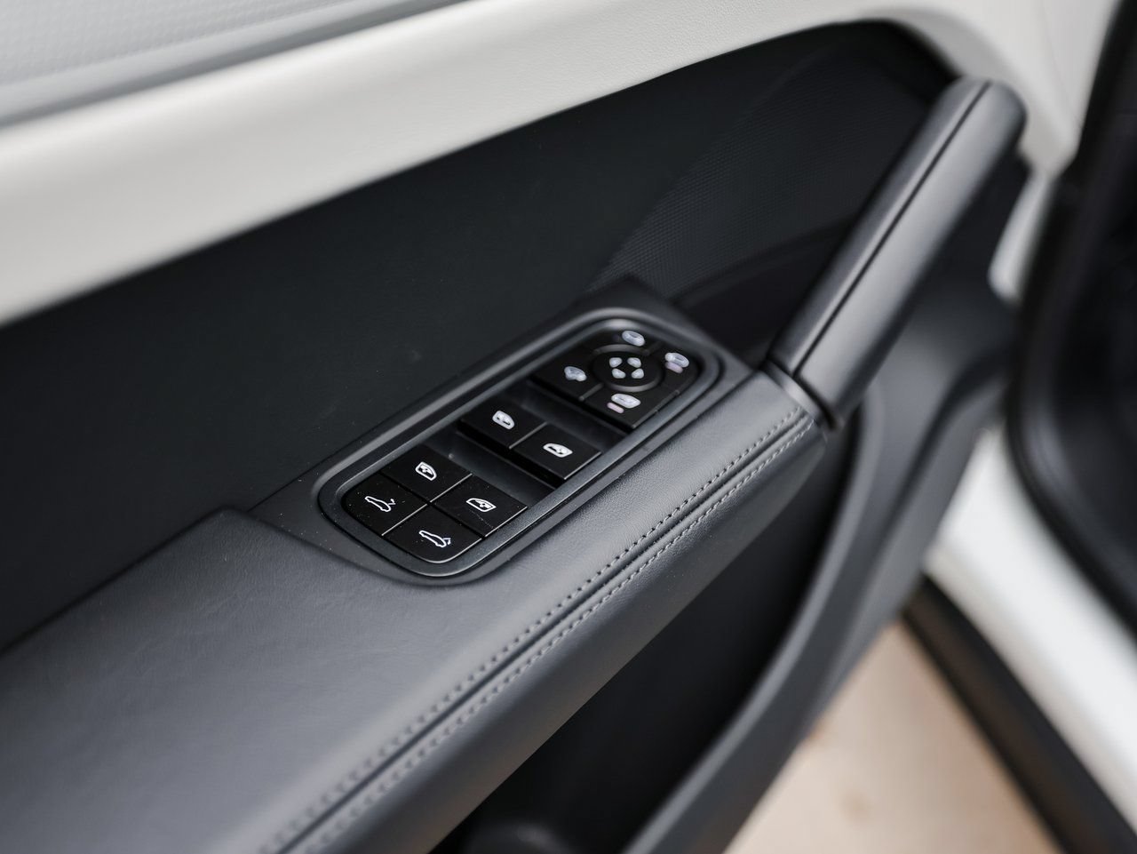 New 2026 Porsche Cayenne S AWD/4WD image 23