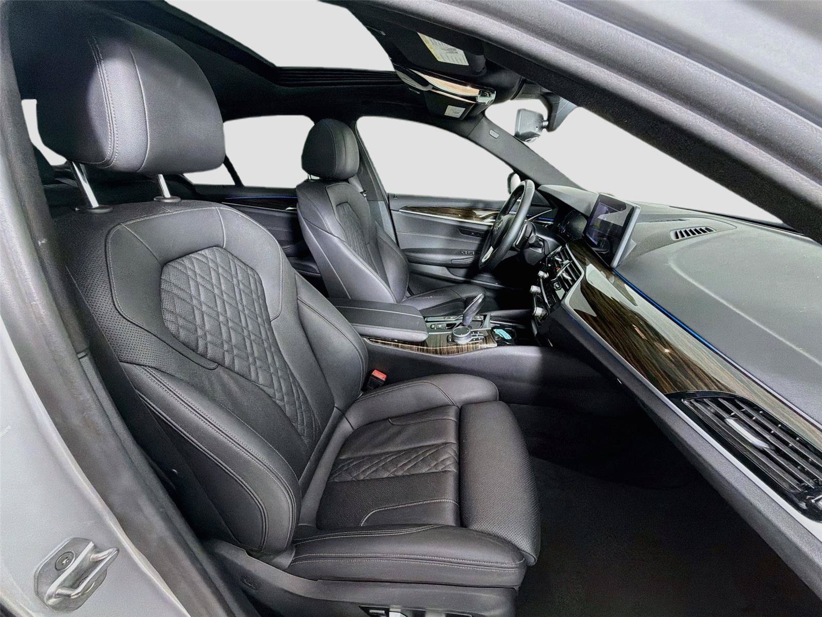 Used 2021 BMW 530e w/ Convenience Package RWD image 28