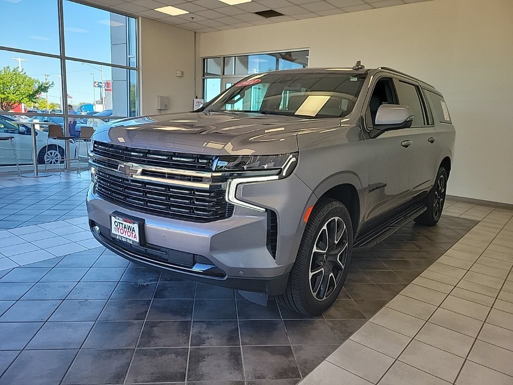 Used 2021 Chevrolet Suburban RST w/ Luxury Package AWD/4WD image 2