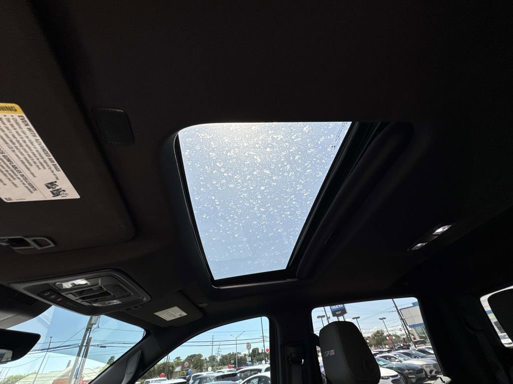 Used 2022 Chevrolet Silverado 1500 ZR2 w/ Technology Package image 28