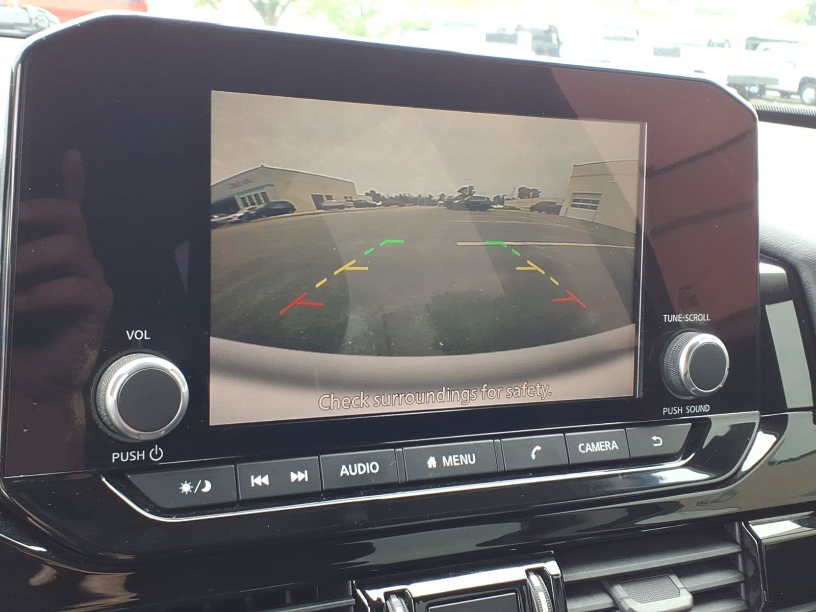 Used 2022 Nissan Pathfinder SV AWD/4WD image 13