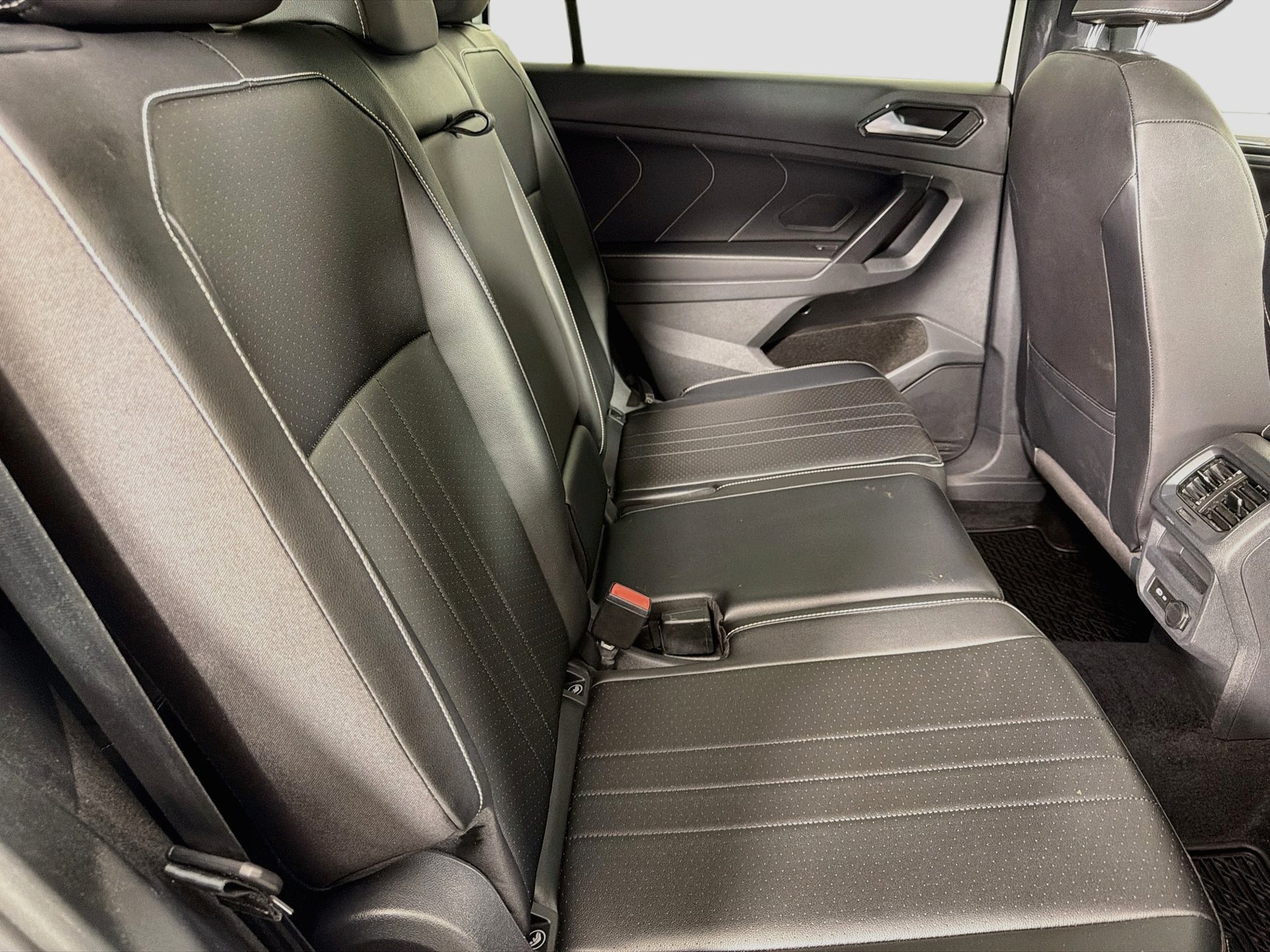 Certified 2022 Volkswagen Tiguan SE R-Line FWD image 23