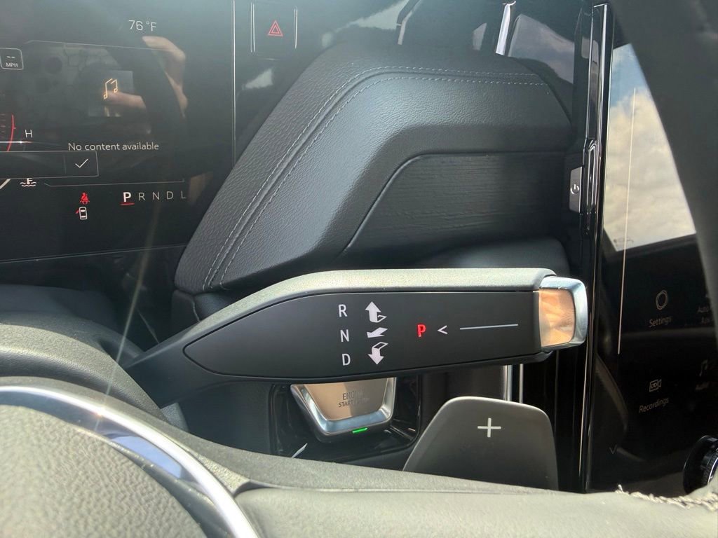 Used 2025 GMC Yukon XL Denali w/ Sun & Power Step Package image 39