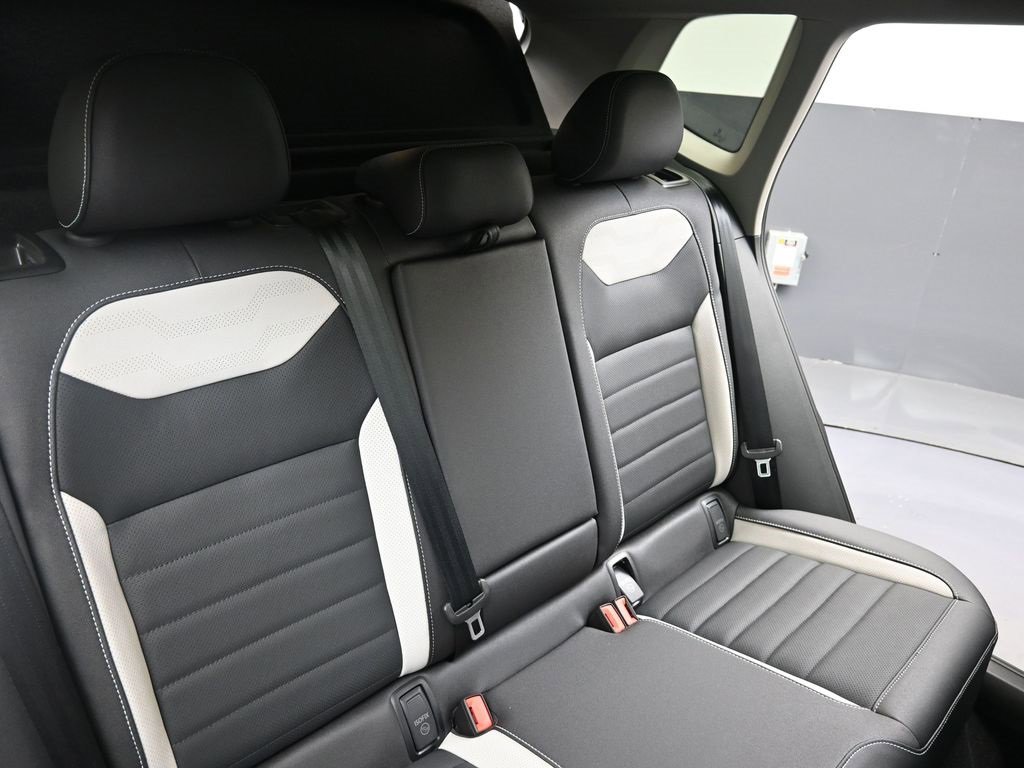 New 2025 Volkswagen Taos SEL image 16
