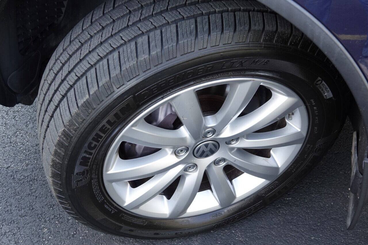 Used 2012 Volkswagen Touareg Sport AWD/4WD image 90