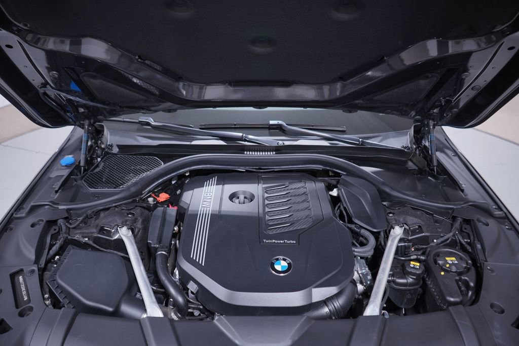 Used 2022 BMW 740i image 24