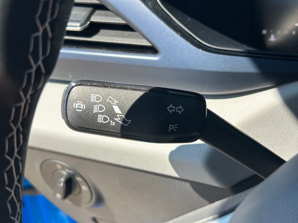 Certified 2023 Volkswagen Taos SE image 28