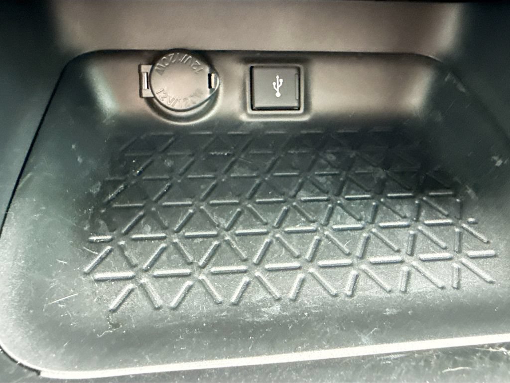Used 2020 Toyota RAV4 LE FWD image 28