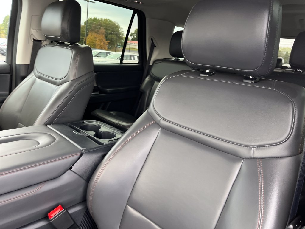 Used 2025 Ford Expedition Active AWD/4WD image 12