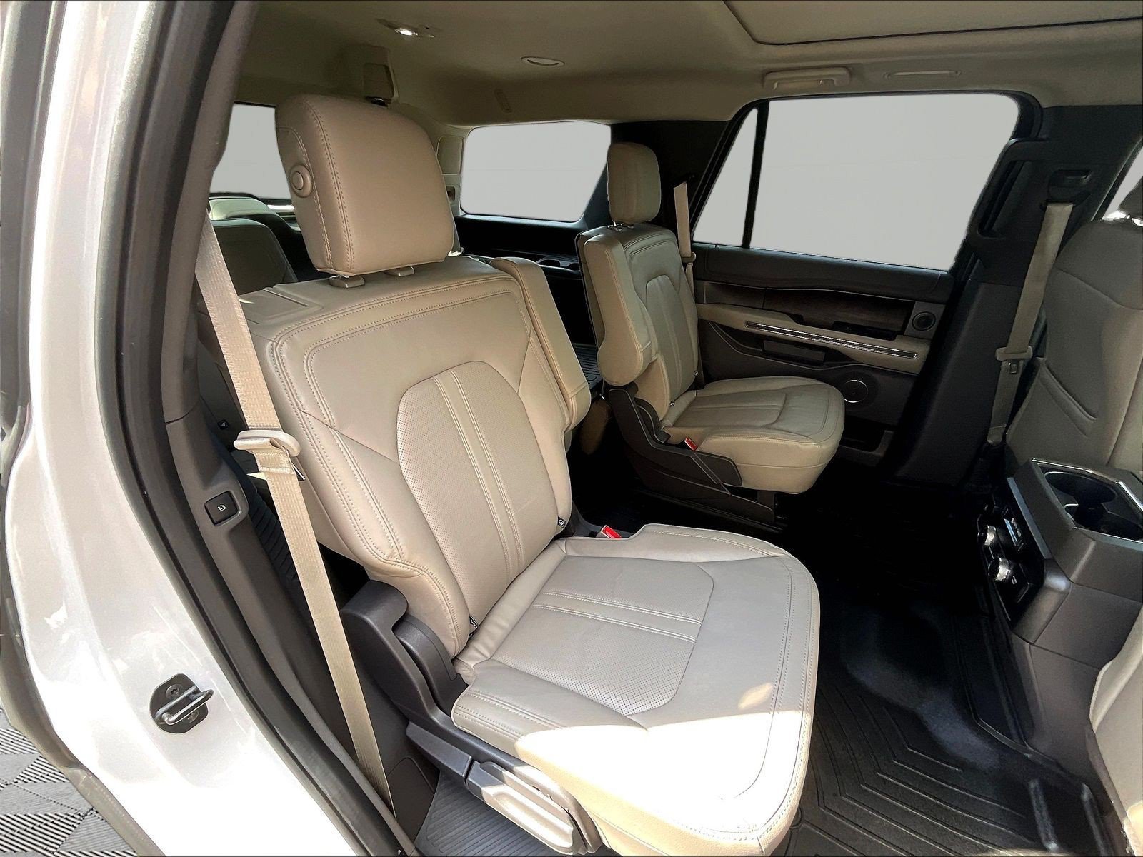 Used 2019 Ford Expedition Limited w/ Equipment Group 302A AWD/4WD image 25