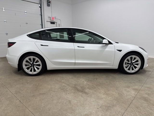 Used 2021 Tesla Model 3 Standard Range Plus image 4