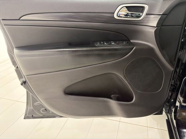 Used 2019 Jeep Grand Cherokee Altitude AWD/4WD image 10