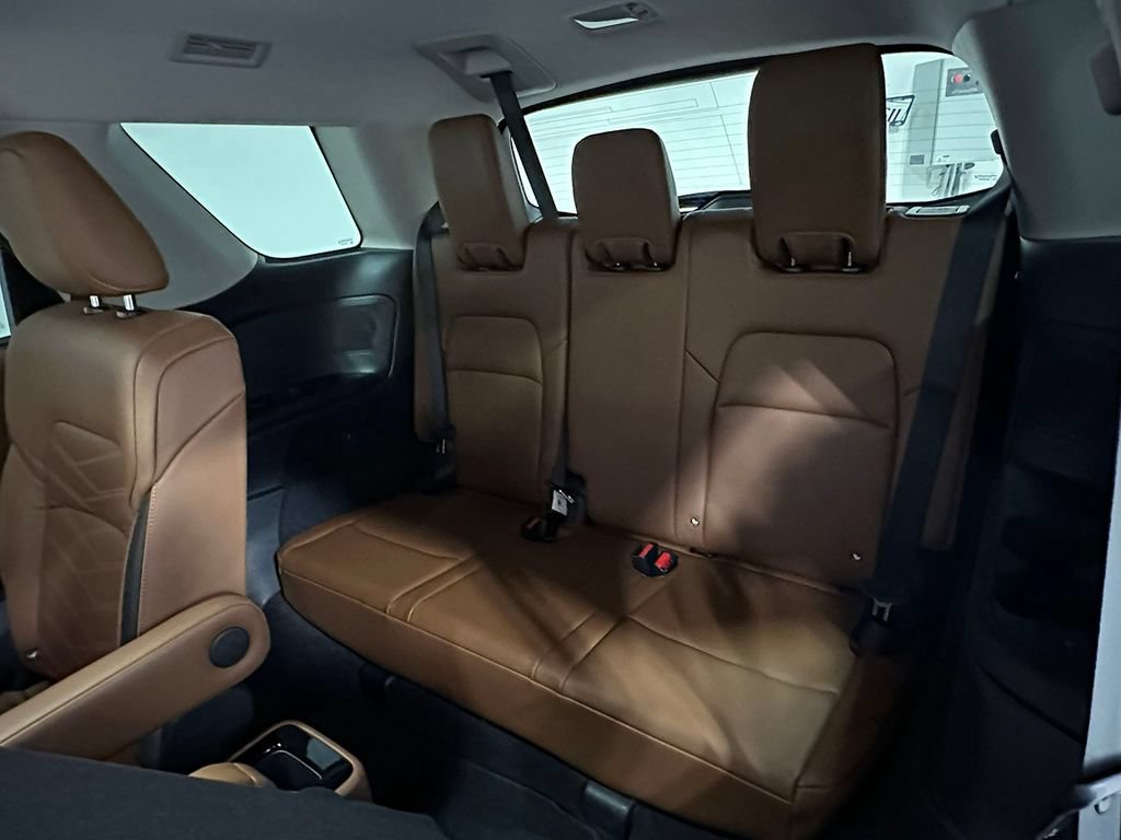 Used 2022 Nissan Pathfinder Platinum w/ Cargo Package AWD/4WD image 18