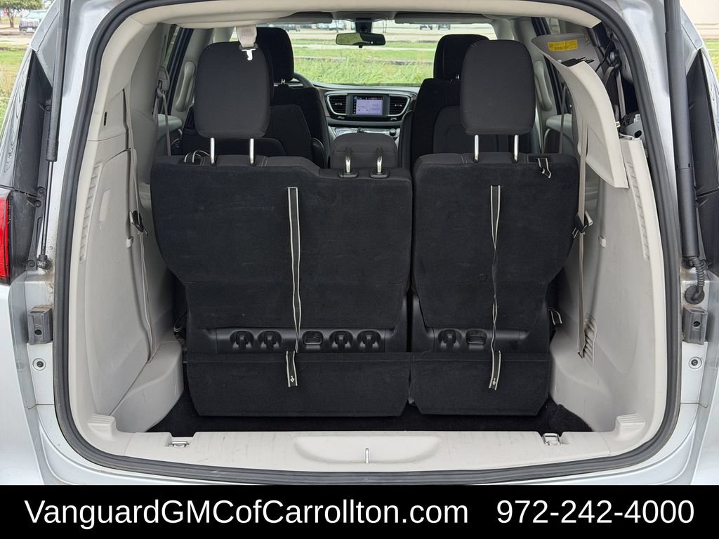 Used 2022 Chrysler Voyager LX FWD image 32