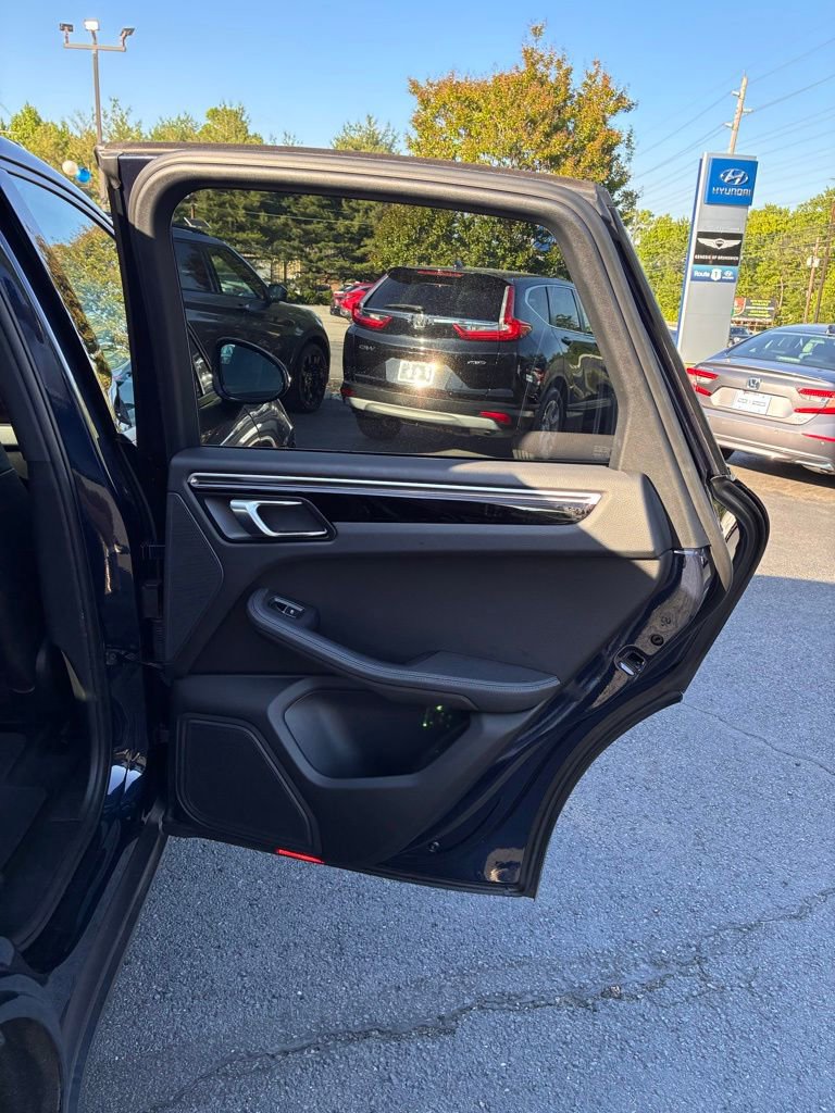 Used 2019 Porsche Macan AWD/4WD image 44
