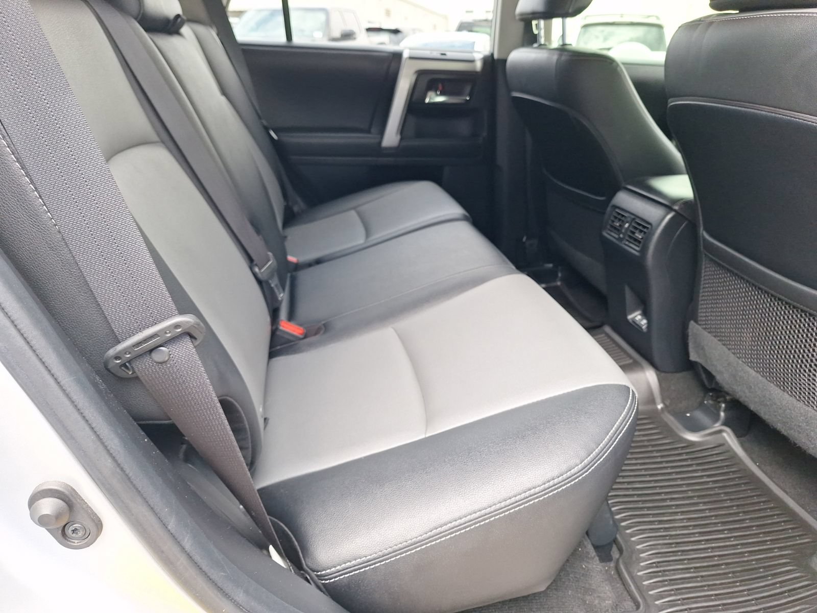 Used 2020 Toyota 4Runner SR5 Premium RWD image 31