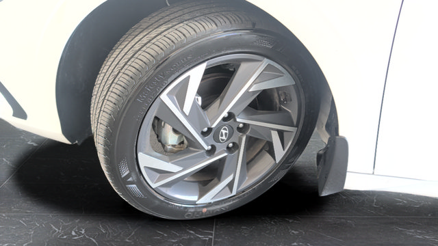 Certified 2025 Hyundai Elantra Sport FWD image 29