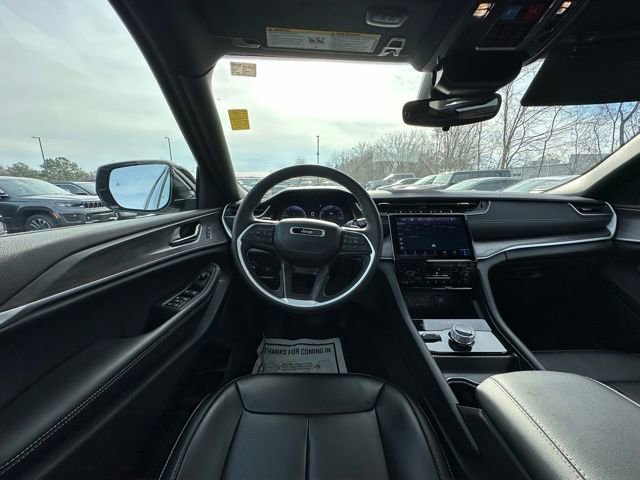 Used 2024 Jeep Grand Cherokee Limited image 16
