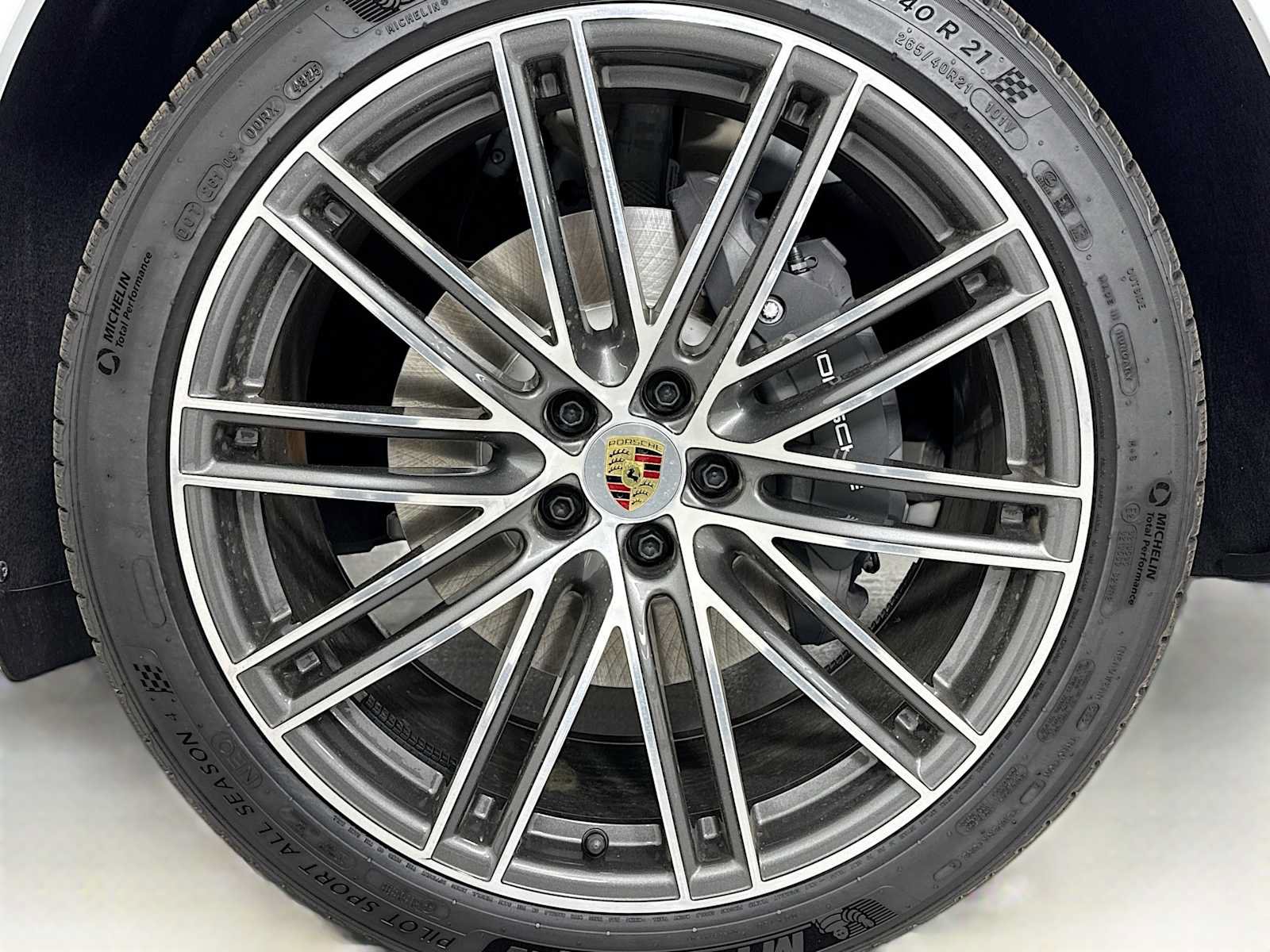 New 2026 Porsche Macan AWD/4WD image 32