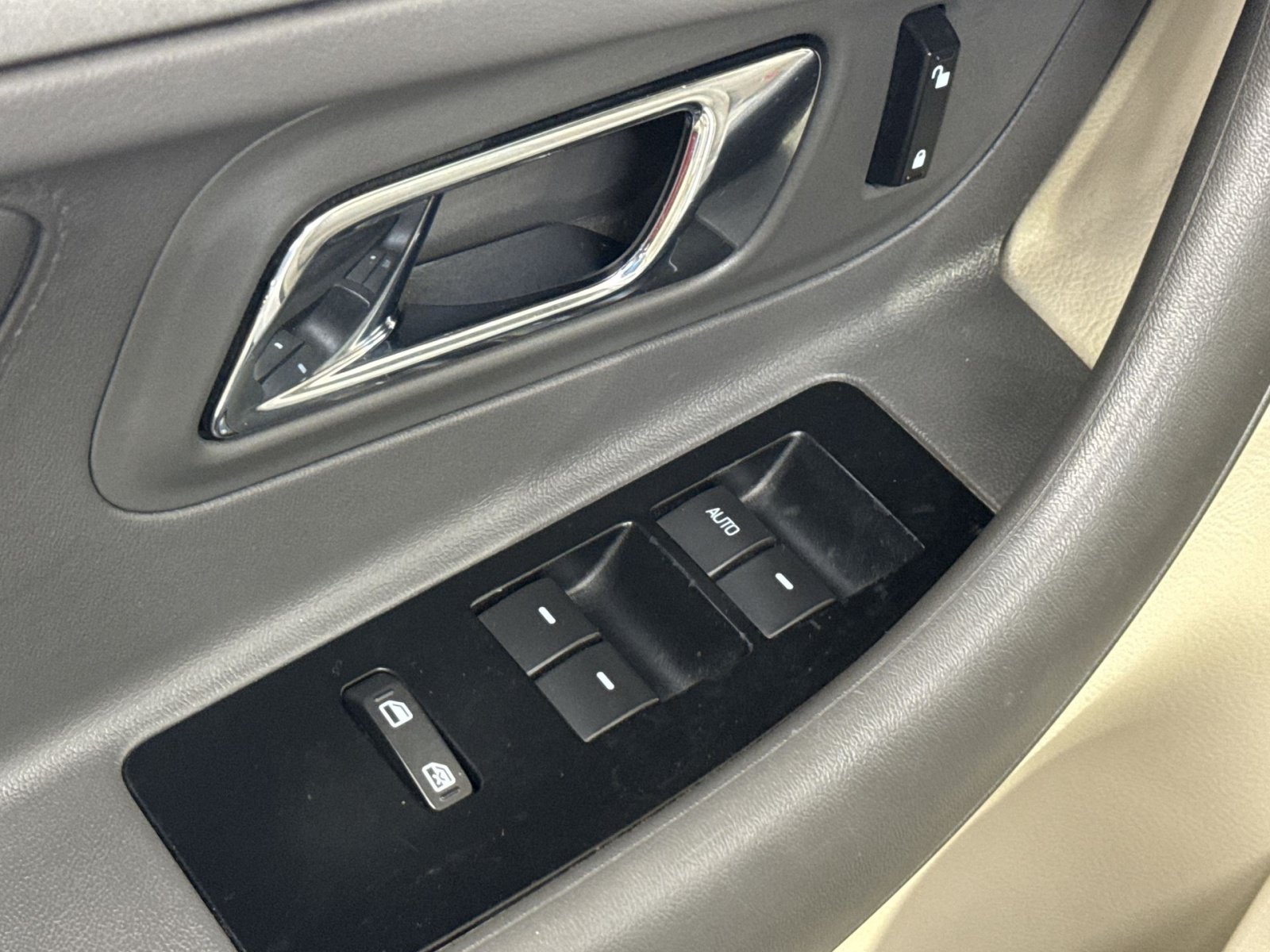 Used 2012 Ford Taurus SEL FWD image 27