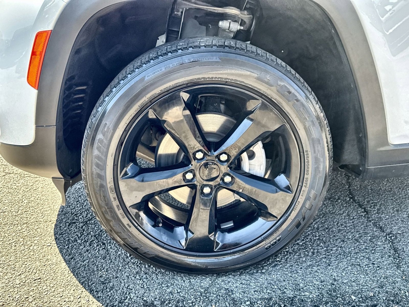 Used 2023 Jeep Grand Cherokee Altitude image 12