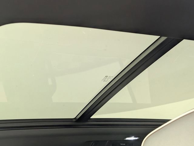 Used 2023 GMC Yukon SLT image 13