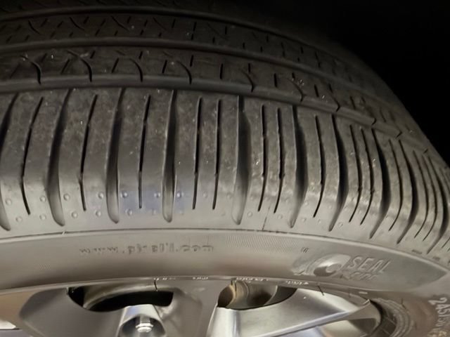 Used 2025 Chrysler Pacifica Limited AWD/4WD image 11
