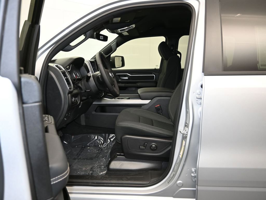 New 2026 RAM 1500 4x4 Crew Cab image 21