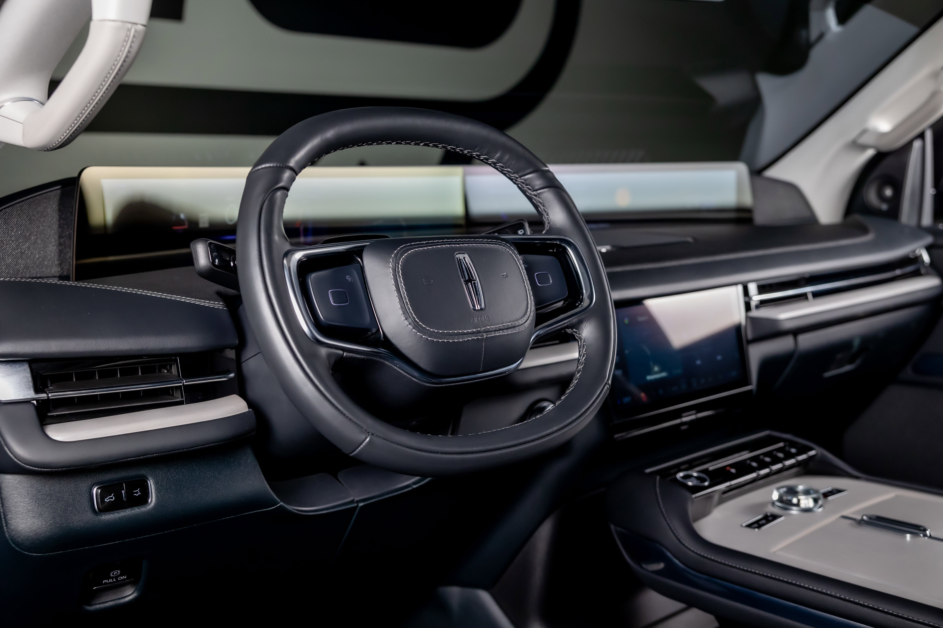 Used 2025 Lincoln Navigator L Reserve image 33