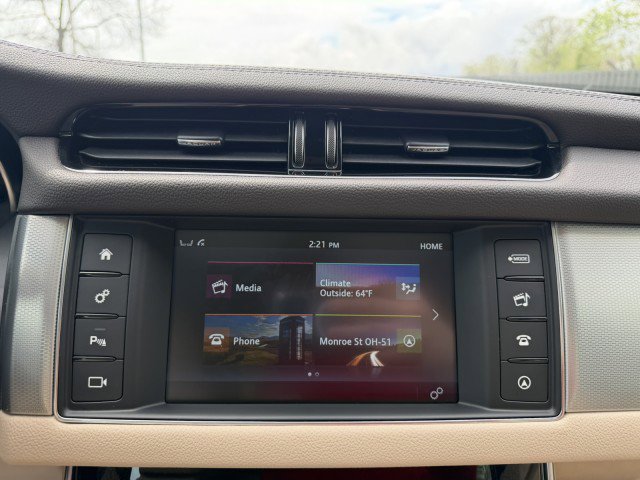 Used 2018 Jaguar XF Prestige AWD/4WD image 14