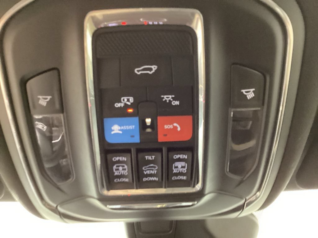 Used 2024 Jeep Grand Cherokee Limited w/ Luxury Tech Group II AWD/4WD image 23