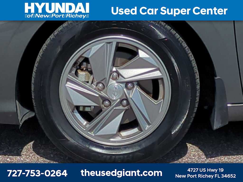 Used 2025 Hyundai Elantra SE FWD image 10