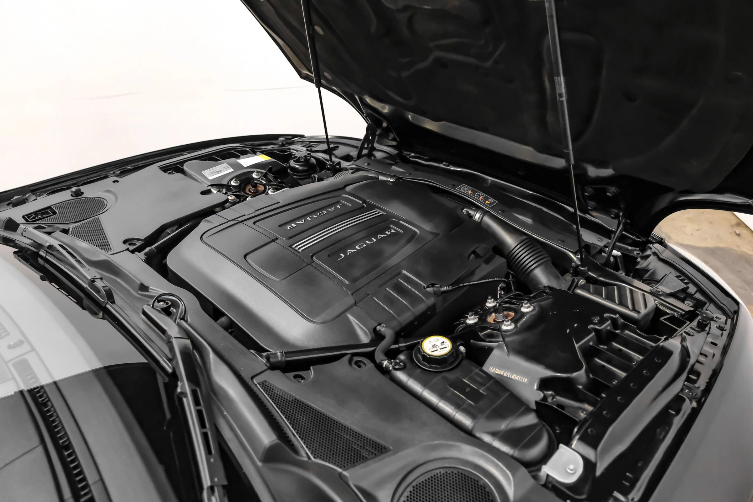 Used 2014 Jaguar XK Coupe RWD image 28