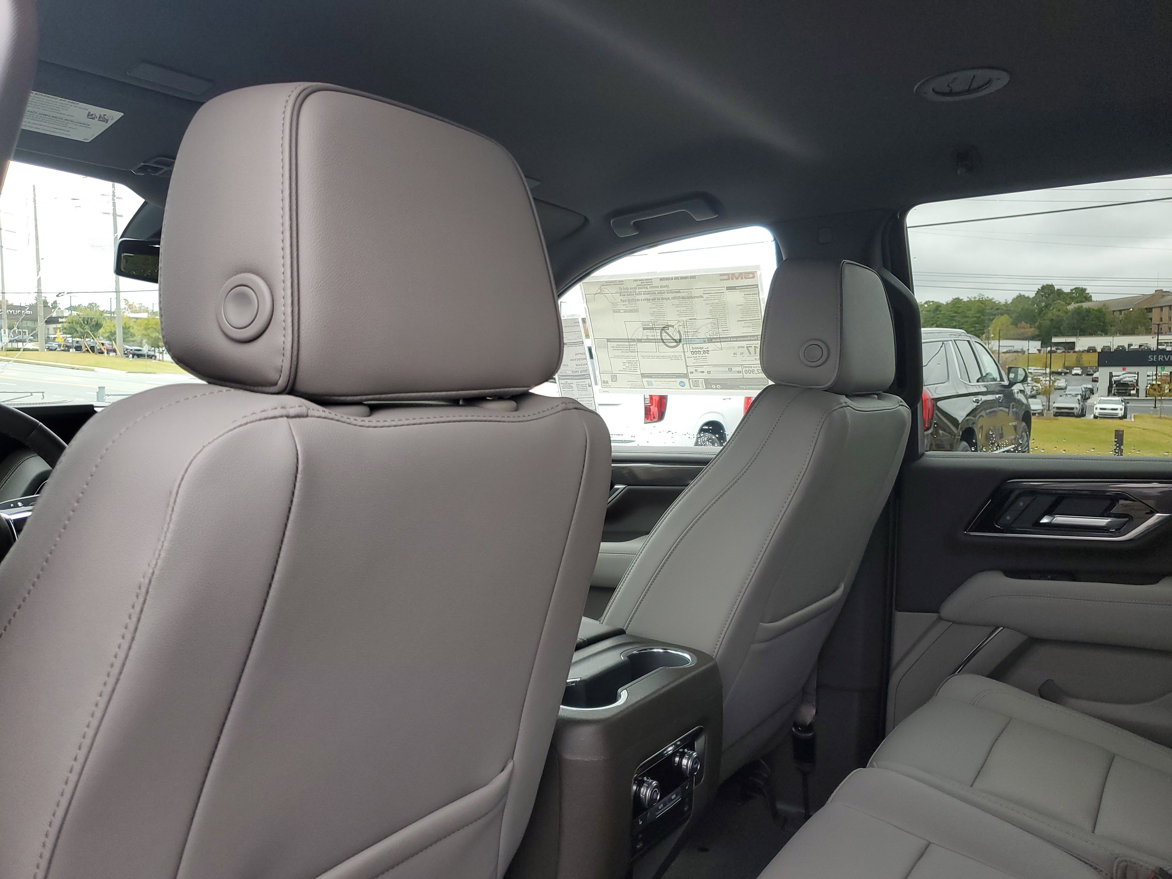 New 2026 GMC Yukon Elevation image 8