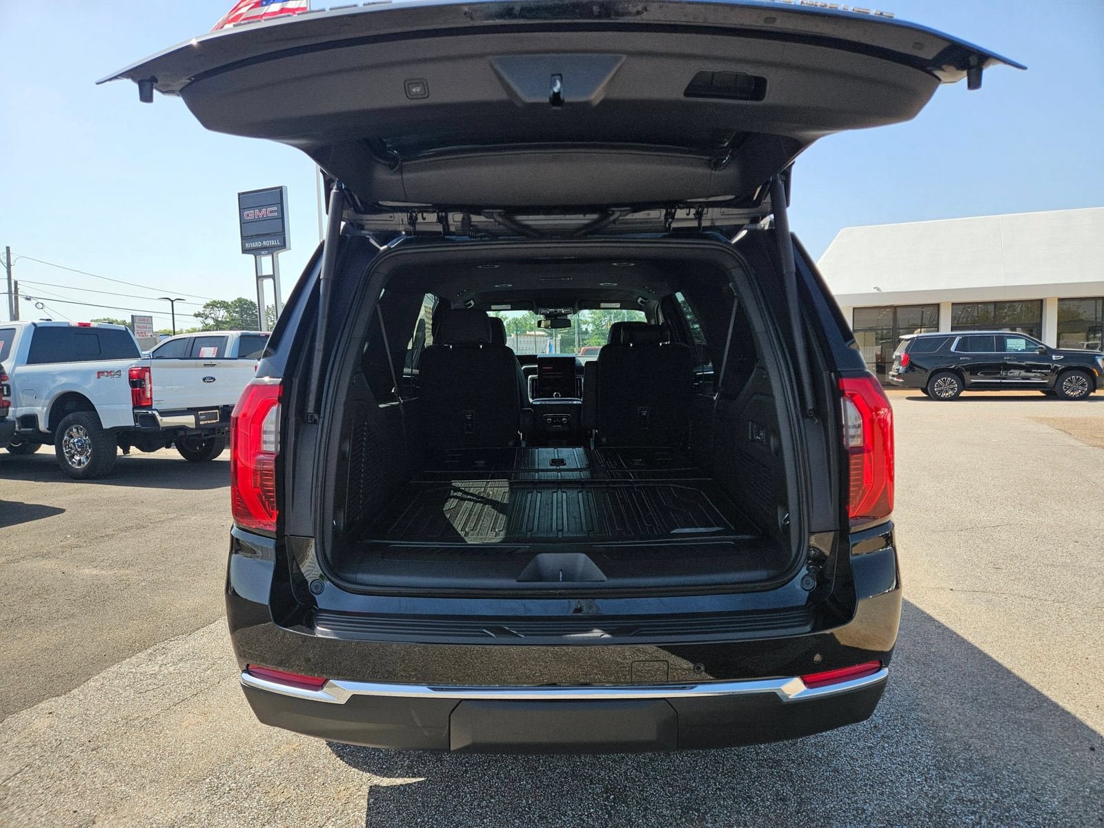 New 2026 GMC Yukon XL Elevation AWD/4WD image 4
