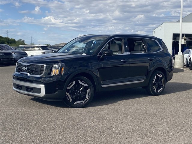 Used 2024 Kia Telluride S w/ S Sunroof Package
