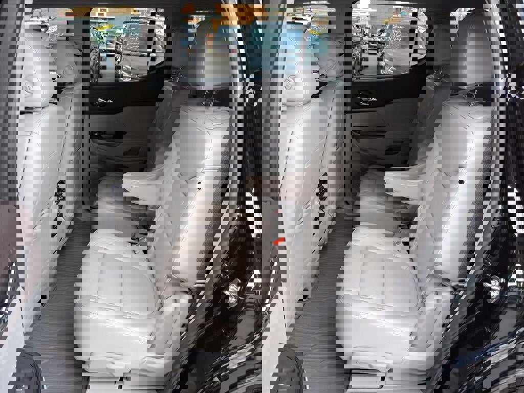 Used 2023 GMC Acadia SLT w/ Technology Package image 11