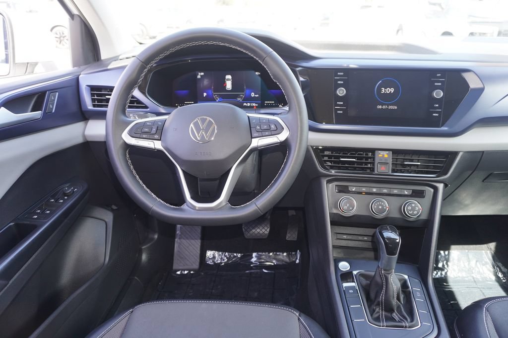 Used 2022 Volkswagen Taos SE FWD image 11