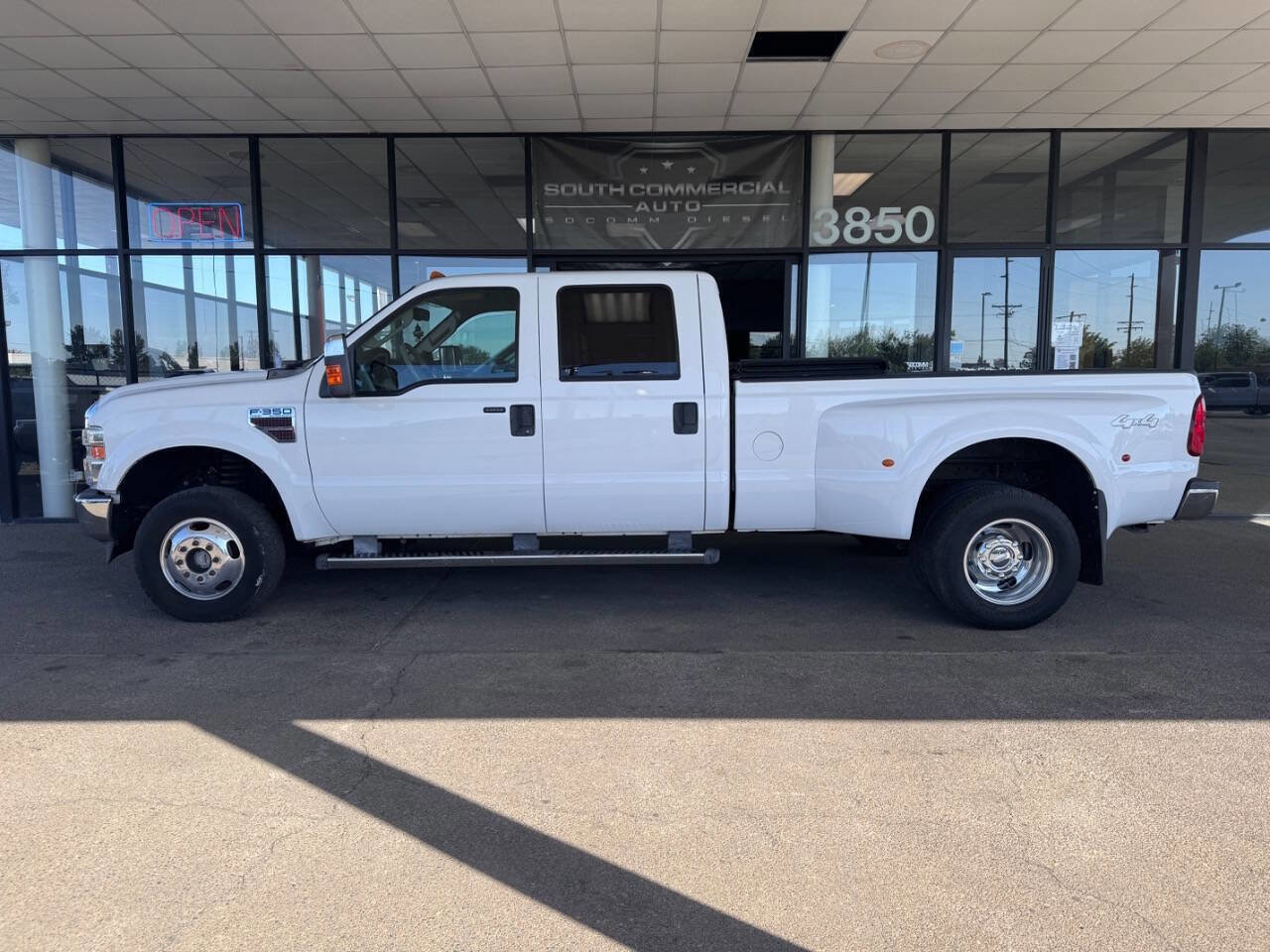 Used 2009 Ford F350 Lariat AWD/4WD image 3