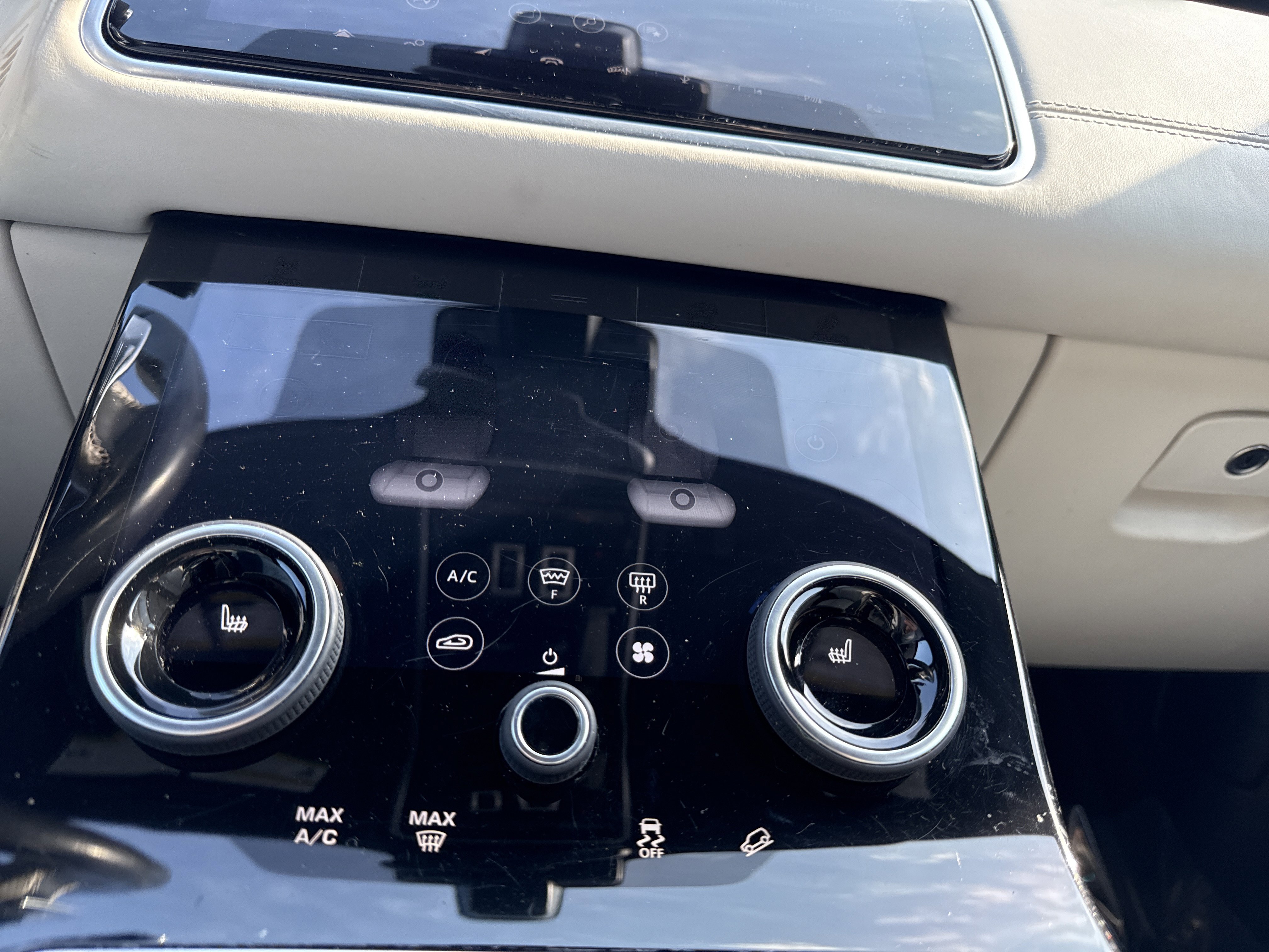 Used 2018 Land Rover Range Rover Velar R-Dynamic SE image 33