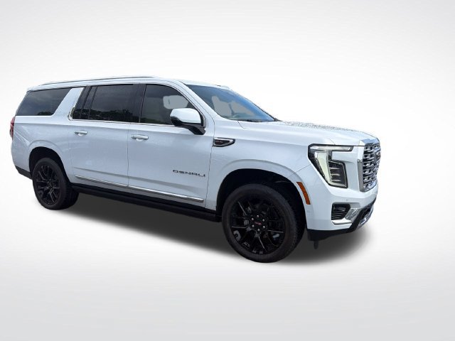 Used 2026 GMC Yukon XL Denali w/ Sun & Power Step Package AWD/4WD image 7