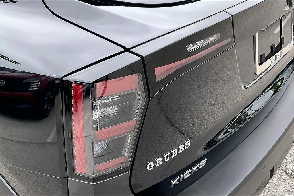 Used 2025 Nissan Kicks SV AWD/4WD image 40