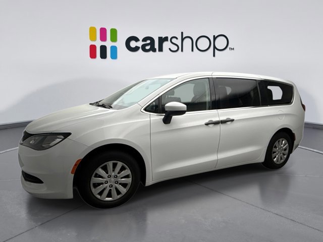 Used 2021 Chrysler Voyager L image 1