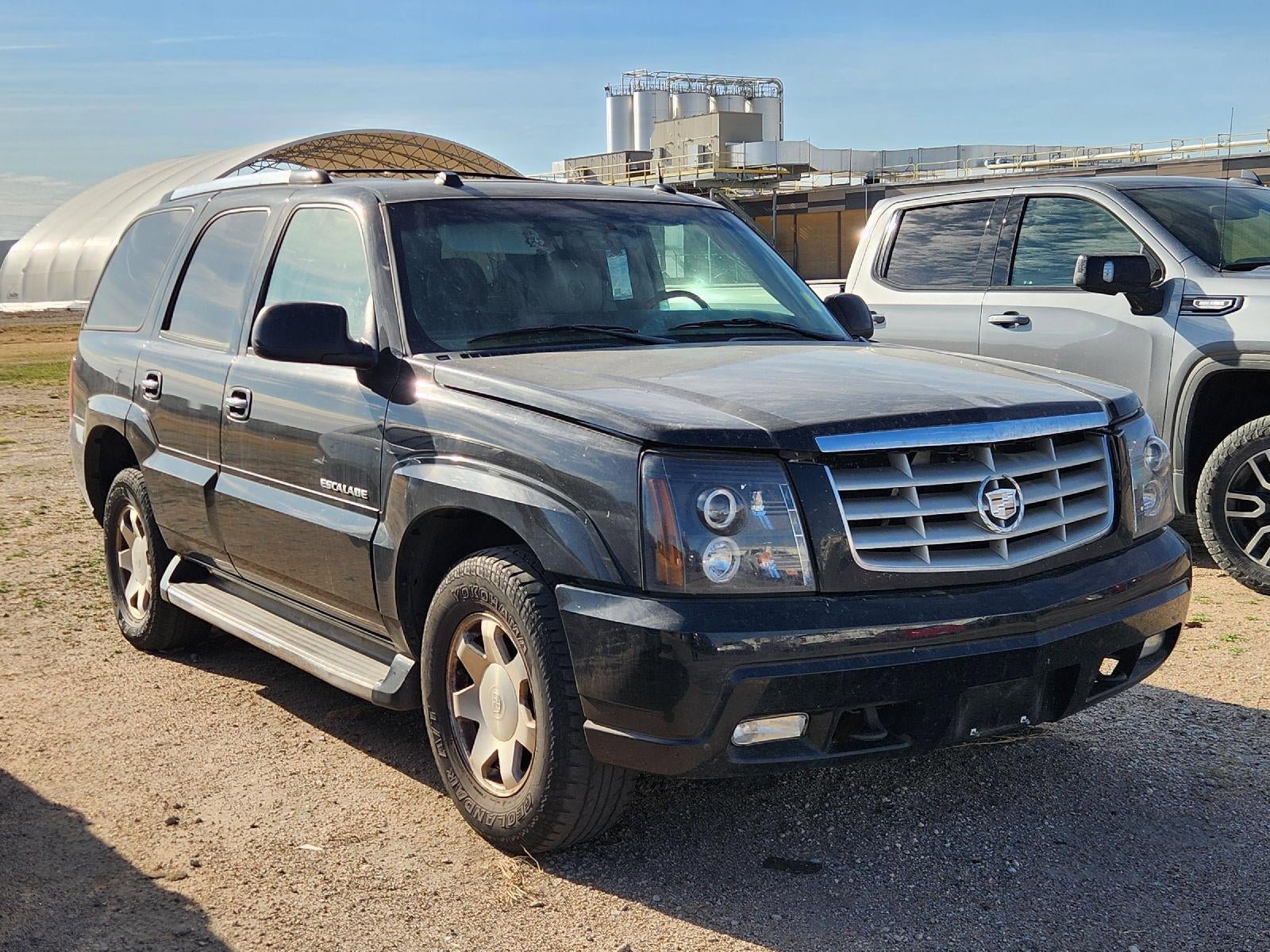 Used 2004 Cadillac Escalade AWD image 3
