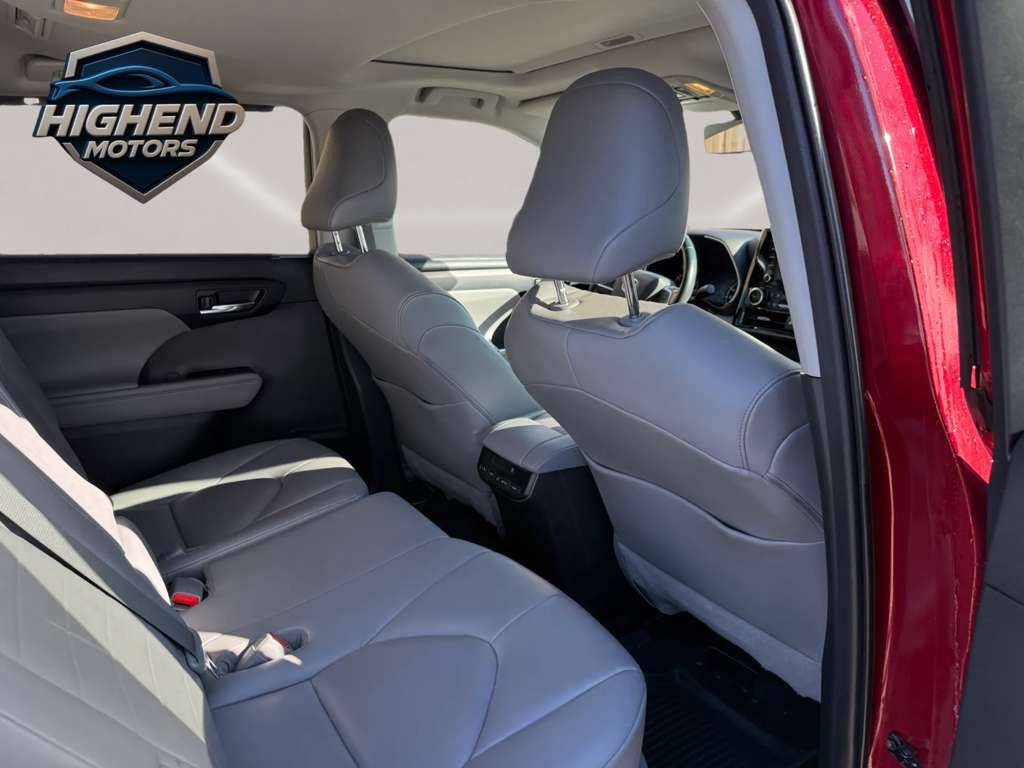 Used 2020 Toyota Highlander XLE FWD image 21
