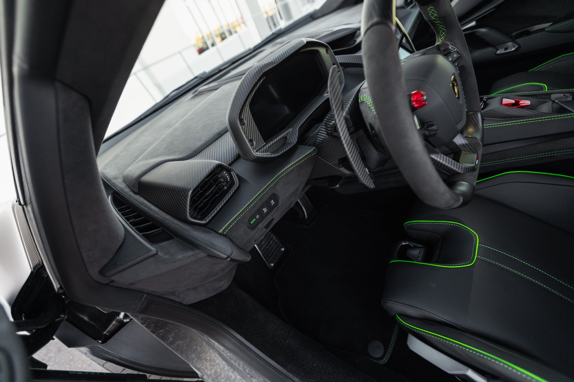 Used 2025 Lamborghini Revuelto AWD/4WD image 49