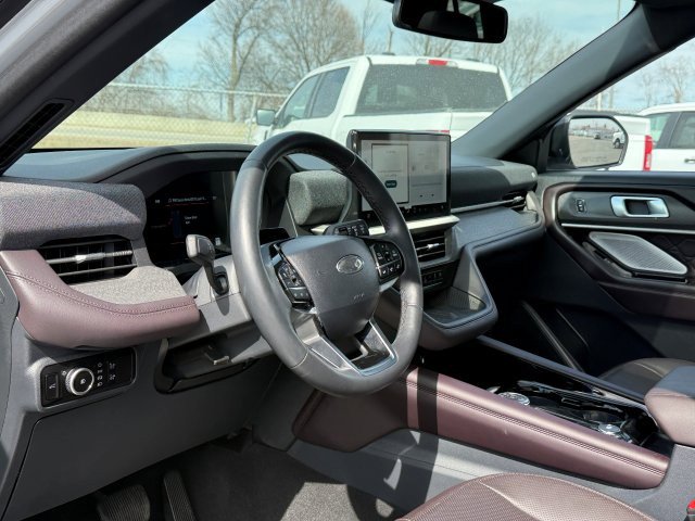 Certified 2025 Ford Explorer Platinum w/ LUX Leather Package image 13