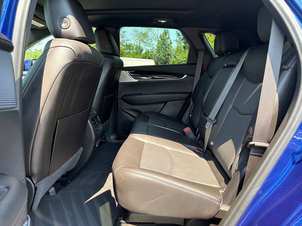 Certified 2025 Cadillac XT5 Premium Luxury w/ Technology Package AWD/4WD image 12